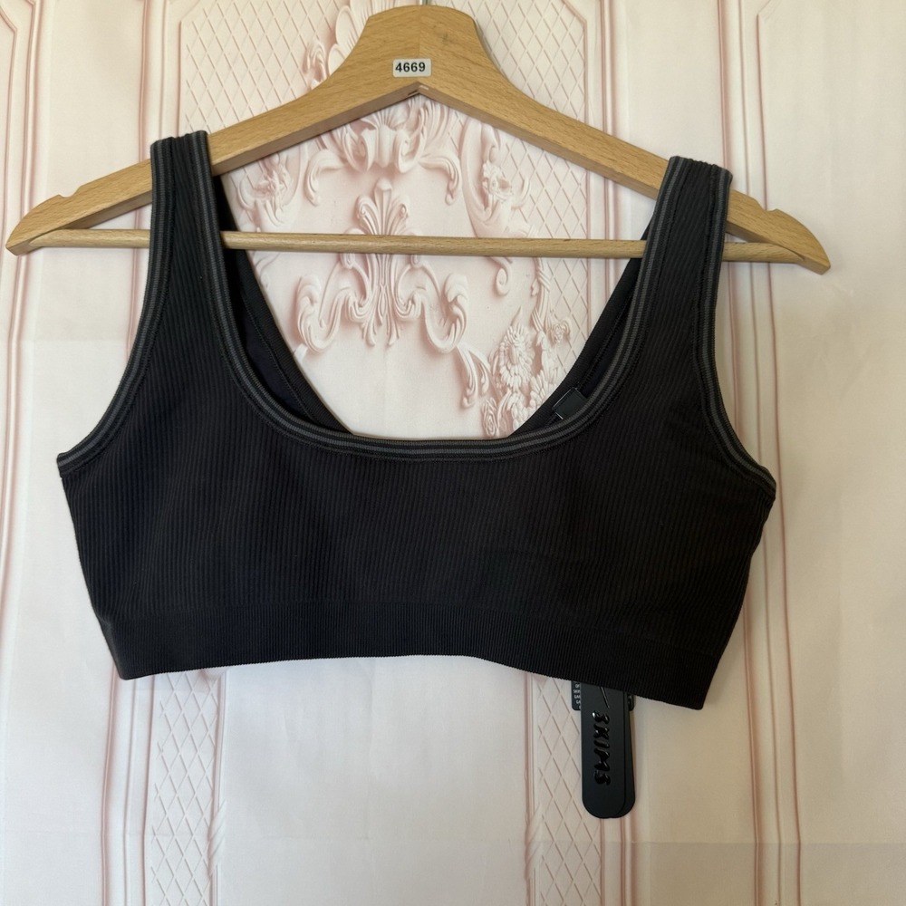 NWT NikeSKIMS Ribbed Seamless Micro Scoop Bra Size M Obsidian/Armor